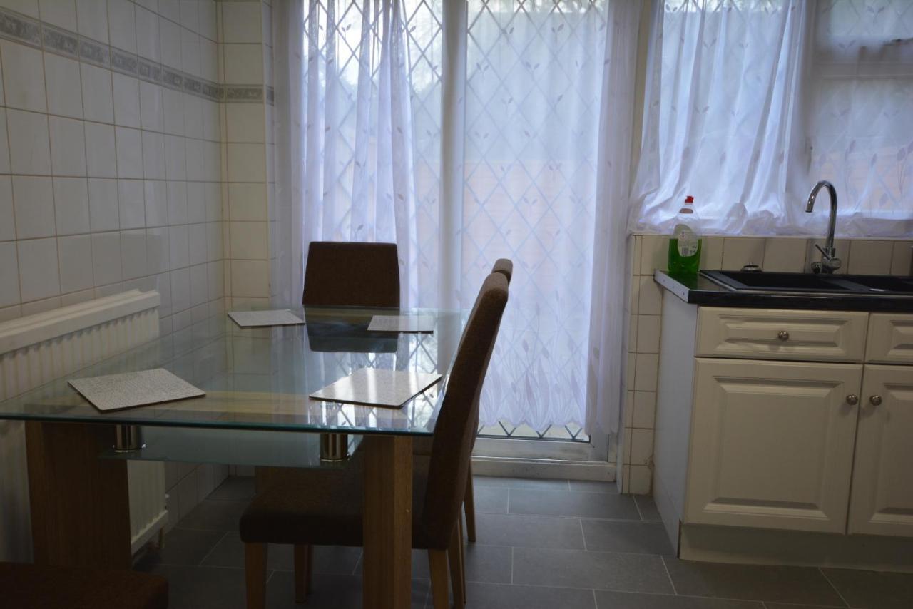 Five Bedroom Townhouse Near Excel Exhibition Centre Лондон Екстер'єр фото