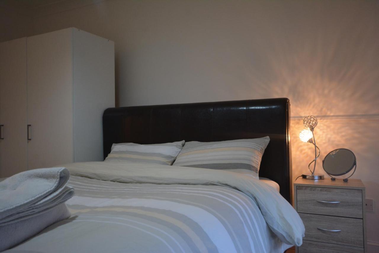 Five Bedroom Townhouse Near Excel Exhibition Centre Лондон Екстер'єр фото